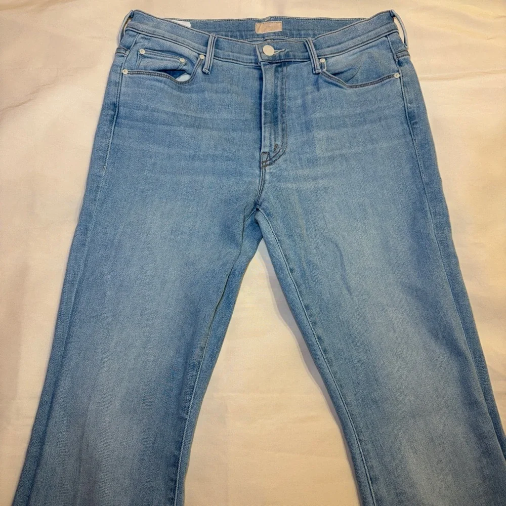 MOTHER- The Weekender Fray in Swimming Pool Sunday Size 30 Bootcut Jeans